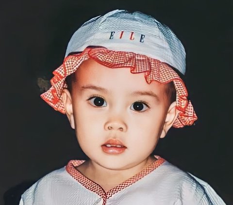 This Cute Little Kid with a Hat has Become a Famous Selebgram, Just Broke Up and Already Got a New Boyfriend, Can You Guess?