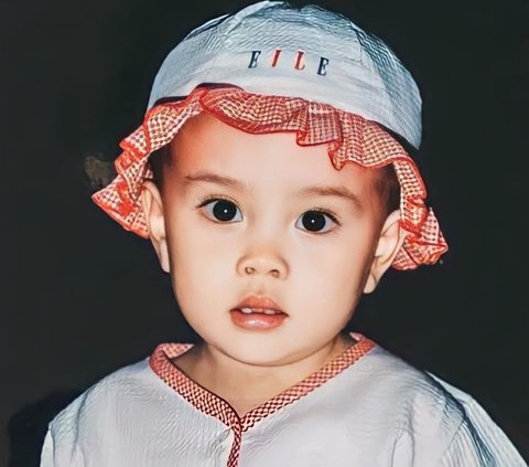 This Cute Little Kid with a Hat has Become a Famous Selebgram, Just Broke Up and Already Got a New Boyfriend, Can You Guess?