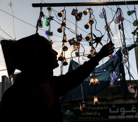 FOTO: Potret Warga Jalur Gaza Menyambut Ramadan di Tengah Kengerian Perang