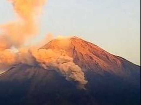Gunung Semeru Erupsi Rabu Sore, Tinggi Letusan Capai 800 Meter