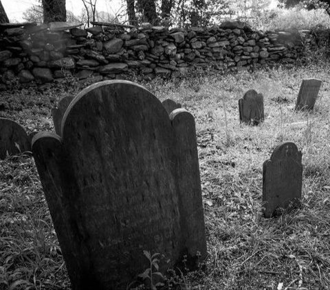 Returning from Grave Visits Does Not Immediately Cleanse Oneself, This Girl Was Asked for Help by a Scary Creature in a Dream: 'Like Watching Hell Torture'