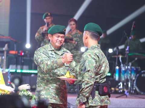 Spesial! Sesepuh Prajurit Cakra Kostrad Dihadirkan Kasad TNI Maruli, Masih Gagah Semua Jenderal