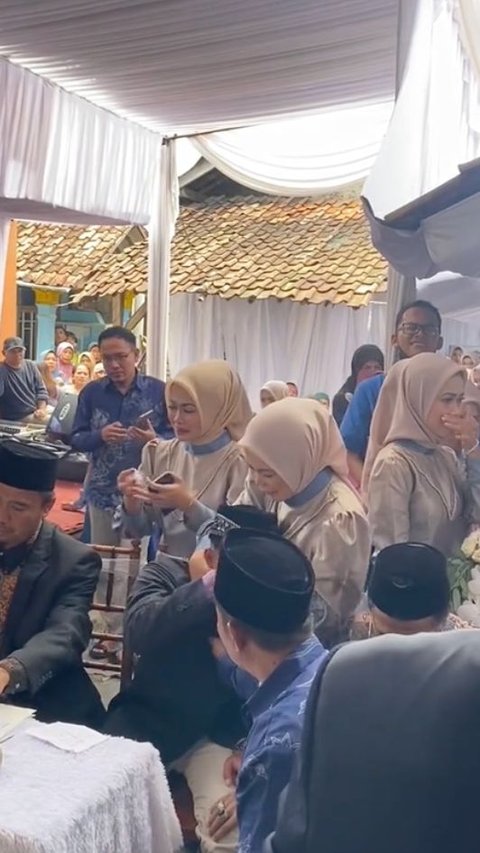 Viral Momen Haru Adik Laki-Laki jadi Wali di Pernikahan Kakaknya, Tak Berhenti Nangis