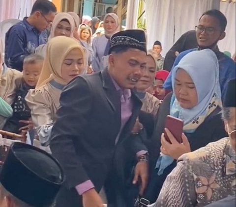 Viral Momen Haru Adik Laki-Laki jadi Wali di Pernikahan Kakaknya, Tak Berhenti Nangis