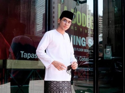 Asal Usul Baju Kurung dan Evolusinya dalam Industri Fashion Indonesia