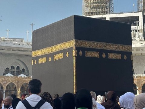 Potret Rara Lida Umrah sama Ibunya, Ngaku Belum Pantas Datang ke Tanah Suci 'Banyak Banget Dosa'