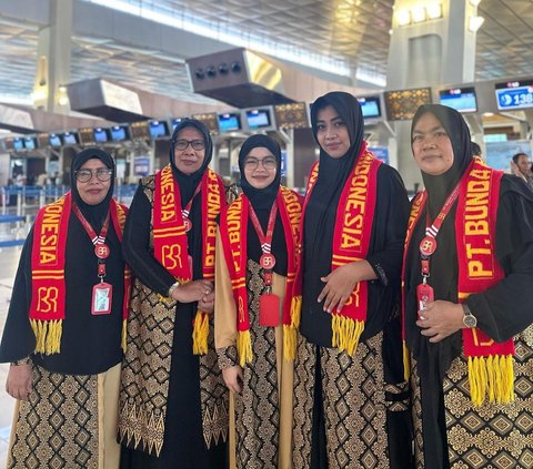 Potret Rara Lida Umrah sama Ibunya, Ngaku Belum Pantas Datang ke Tanah Suci 'Banyak Banget Dosa'