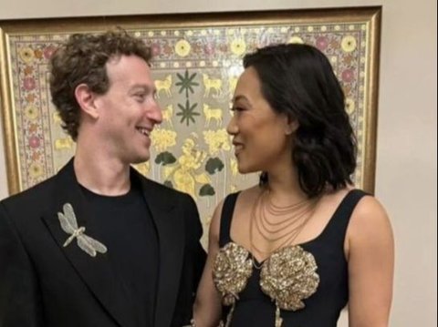 Mark Zuckerberg and Wife Amazed to See Indian Tycoon Anant Ambani's Watch