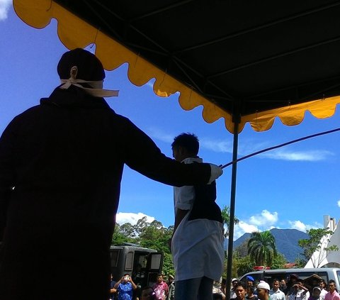 Sopir Pemerkosa Penumpang Angkot di Aceh Barat Dicambuk 154 Kali