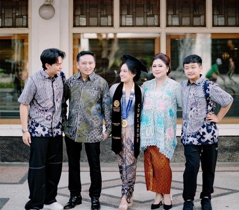 Intip Profil Vannesa Audy, Adik Randy Martin yang Diwisuda dengan Predikat Cumlaude