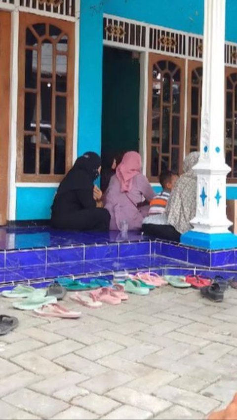 Pria Ini Bagikan Kondisi Rumah Setelah Setahun Tanpa Ibu, Curhatannya Viral Bikin Haru