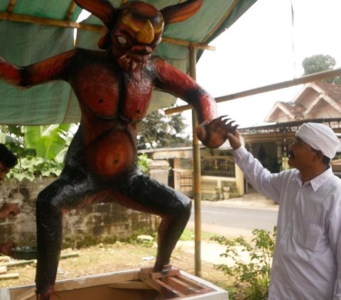 Potret Toleransi, Warga Lintas Agama di Lumajang Guyub Bikin Patung Ogoh-Ogoh Jelang Nyepi