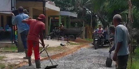 Cara Warga Ngecor Jalan Satu Ini Curi Perhatian, Akhirnya Tak Terduga