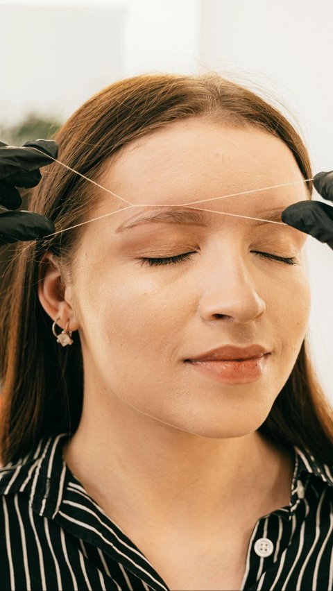 What Causes Eyebrow Hair Loss?