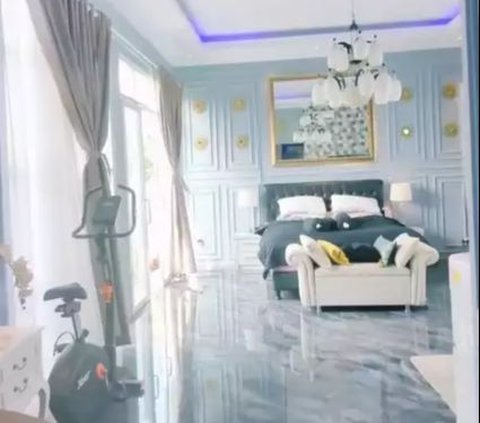 Once Living in Poverty, Now Robby Purba Owns a Luxurious House, Focused on His Bedroom Feels Like a Hotel