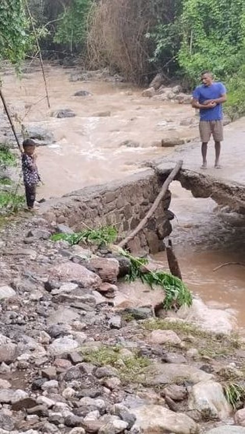 Jembatan di Amfoang Putus Akibat Banjir, Akses Lumpuh Total