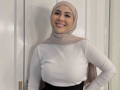 Kini jadi Ibu 2 Anak, ini Deretan Foto-foto Terbaru Kesha Ratuliu yang Makin Langsing dan Cantik