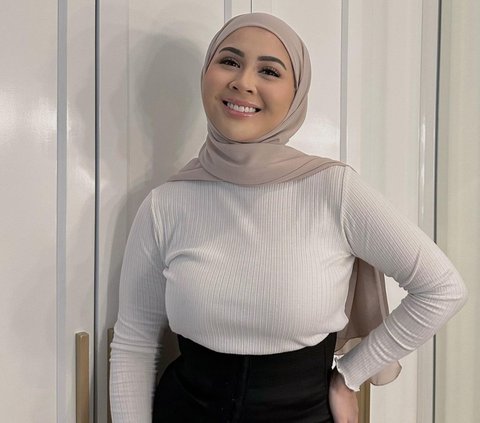 Kini jadi Ibu 2 Anak, ini Deretan Foto-foto Terbaru Kesha Ratuliu yang Makin Langsing dan Cantik