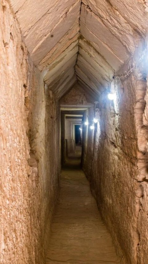 Selama penggalian dan eksplorasi kuil yang sedang berlangsung, Kathleen dan rekan-rekannya menemukan struktur 13 meter di bawah tanah. Terowongan setinggi 2 meter telah dipahat melalui batu pasir setinggi 1.305 meter.