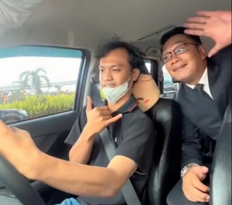 Funny Moment of Ridwan Kamil Riding an Online Taxi, the Driver Ends Up Feeling Chills and Calls His Wife