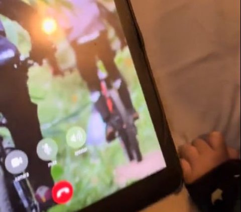 Funny, Father Cosplays as iPad Voice to Make Child Obey Watched 1 Million Times