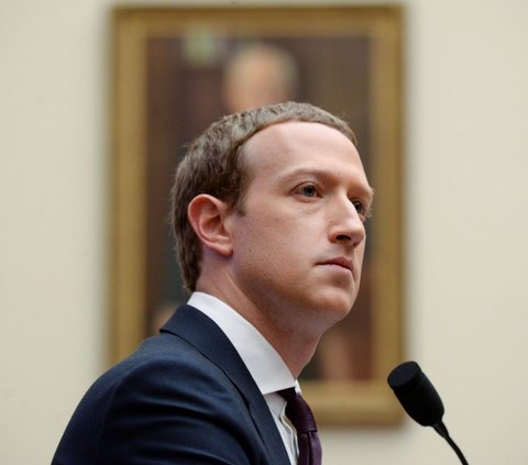 Mengutip HW News & Bloomberg, Jumat (8/3), Kekayaan Mark Zuckerberg mengalami penurunan yang cukup signifikan. Ia mengalami kerugian hampir USD 3 miliar dalam sehari karena Facebook dan Instagram mengalami pemadaman global. 
