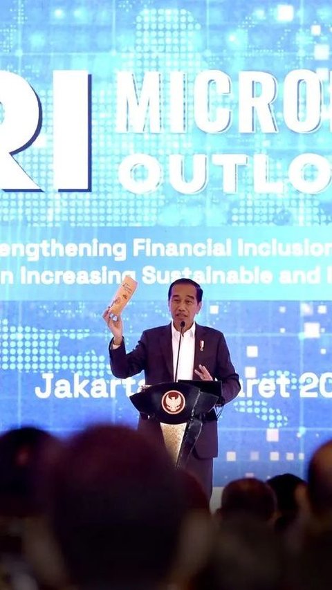 Jokowi Banggakan Produk UMKM 'Mama Muda' Depan Menteri dan Pengusaha