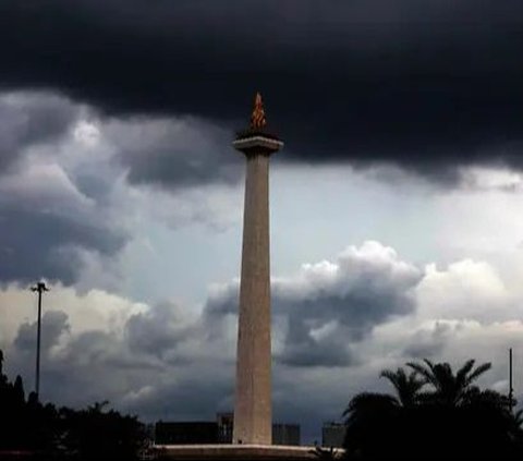 FOTO: BPBD Peringatkan Warga Waspadai Potensi Cuaca Ekstrem di Jakarta dan Sekitarnya