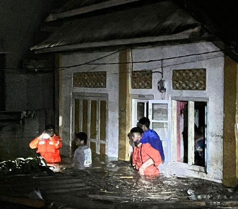 Banjir Kendari, Puluhan Warga Dievakuasi dan 1 Anggota TNI Meninggal Tersengat Listrik