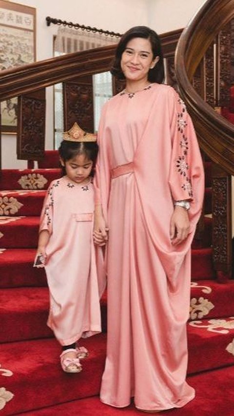 2. Kaftan: Elegansi dengan Sentuhan Klasik