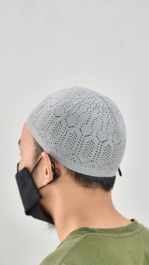 Knitted Peci Kopiah that is Flexible and Elastic