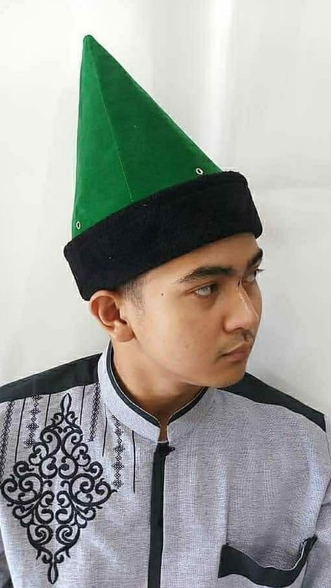 Peci Sufi, Peci yang Bentuknya Lebih Tinggi 