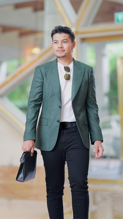 This is the figure of Hafiz Mahamad, a businessman and celebrity Instagram influencer from Malaysia.