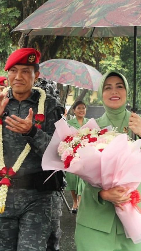 Terbaru, ia mendampingi suami di acara pelantikan Komando Pasukan Khusus (Koppassus) TNI AD. Kini, sang suami resmi dilantik sebagai Dansat-81 Kopassus. <br>
