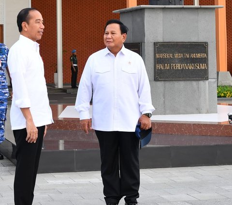Kompak Berkemeja Putih, Jokowi-Prabowo Kunjungan Kerja ke Jawa Timur