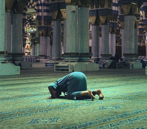 Intention Prayer for Tarawih Prayer in Arabic, Latin, and Its Easy-to-Memorize Meaning