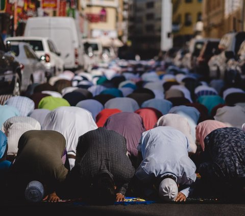 Intention Prayer for Tarawih Prayer in Arabic, Latin, and Its Easy-to-Memorize Meaning