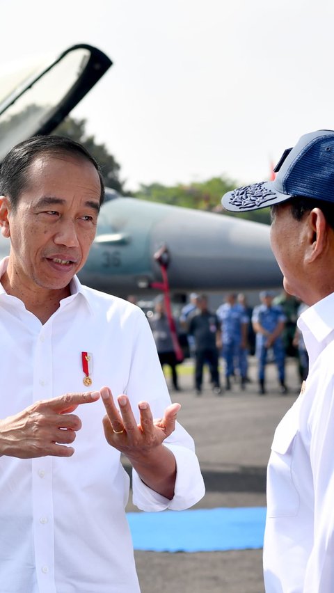 Momen Jokowi dan Prabowo Meneropong Pesawat Tempur di Pangkalan TNI AU Iswahjudi Jatim