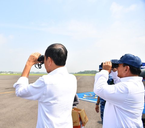 Momen Jokowi dan Prabowo Meneropong Pesawat Tempur di Pangkalan TNI AU Iswahjudi Jatim