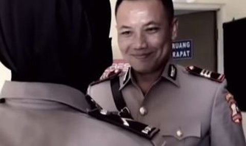 3 Tahun Lalu Ditatap Bangga Sang Ayah yang jadi Perwira Polri, Kini Polwan Ini Tersenyum Haru di Atas Pusara Ayah