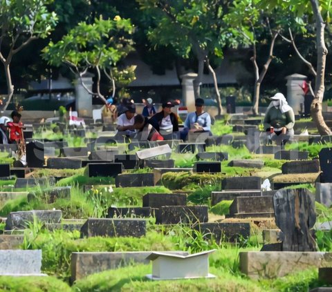 Mengenal Tradisi Ziarah Kubur di Indonesia dan Doa Ziarah Kubur yag Dibaca Rasulullah