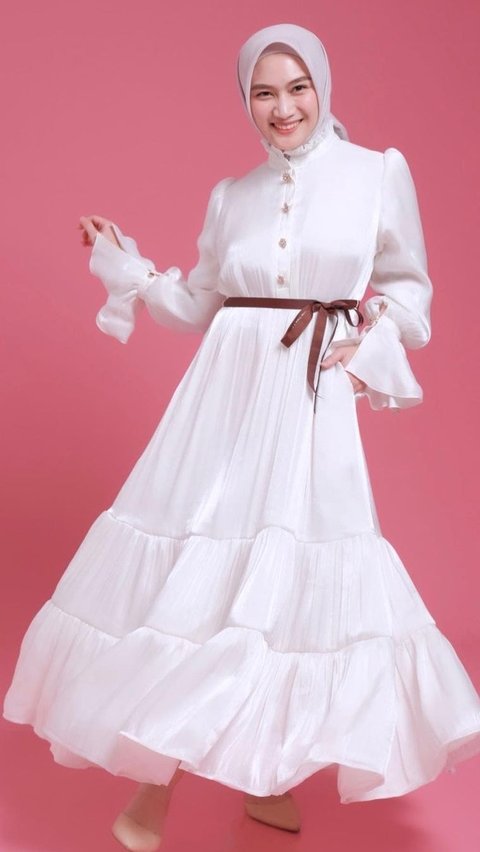 <b>2. Gamis Ruffle  Polos ala Melody Laksani</b><br>