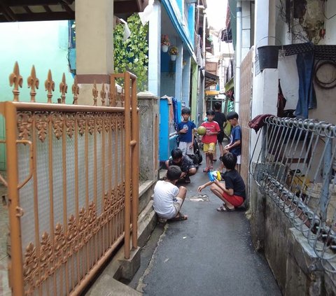 Begini Potret Gang Permukiman Padat Penduduk di Bandung, Hanya Selebar Badan dan Tak Terpapar Sinar Matahari