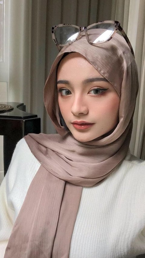Hijab Pashmina yang Sangat Populer dengan Bentuk dan Bahan yang Variatif