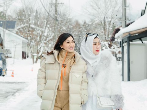 10 Gaya Nisya Ahmad saat Liburan di Jepang, Potret Cantiknya Bikin Salfok
