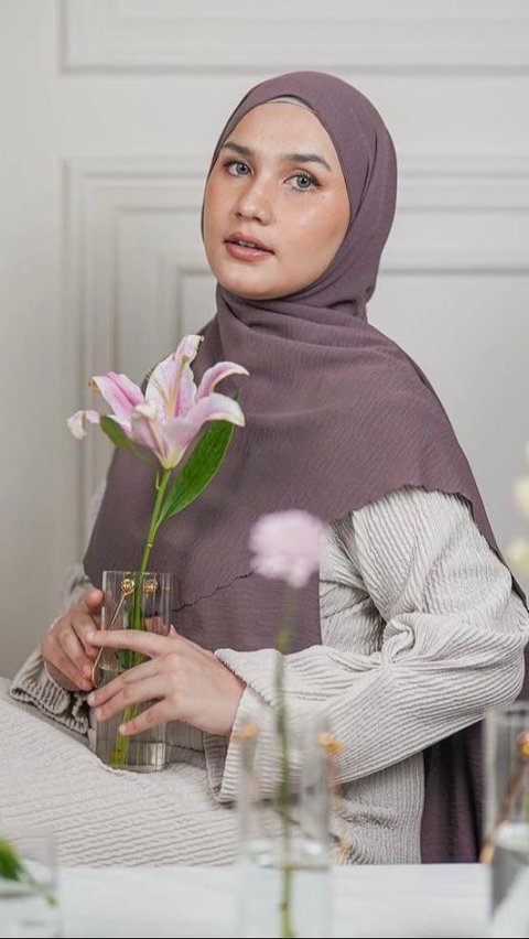 Hijab Pashmina dengan Varian dan Bahan yang Beragam