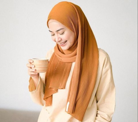 14 Inspirasi Model Fashion Hijab untuk Lebaran, Bikin Kamu Makin Cantik