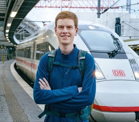 This Man Spends Rp170 Million a Year to Live on a Train, Works and Does Laundry in the Carriage