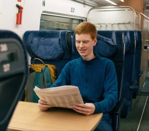 This Man Spends Rp170 Million a Year to Live on a Train, Works and Does Laundry in the Carriage