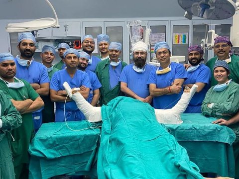 Dokter di India Berhasil Sambung Dua Tangan Seorang Pelukis yang Buntung Selama Tiga Tahun karena Kecelakaan